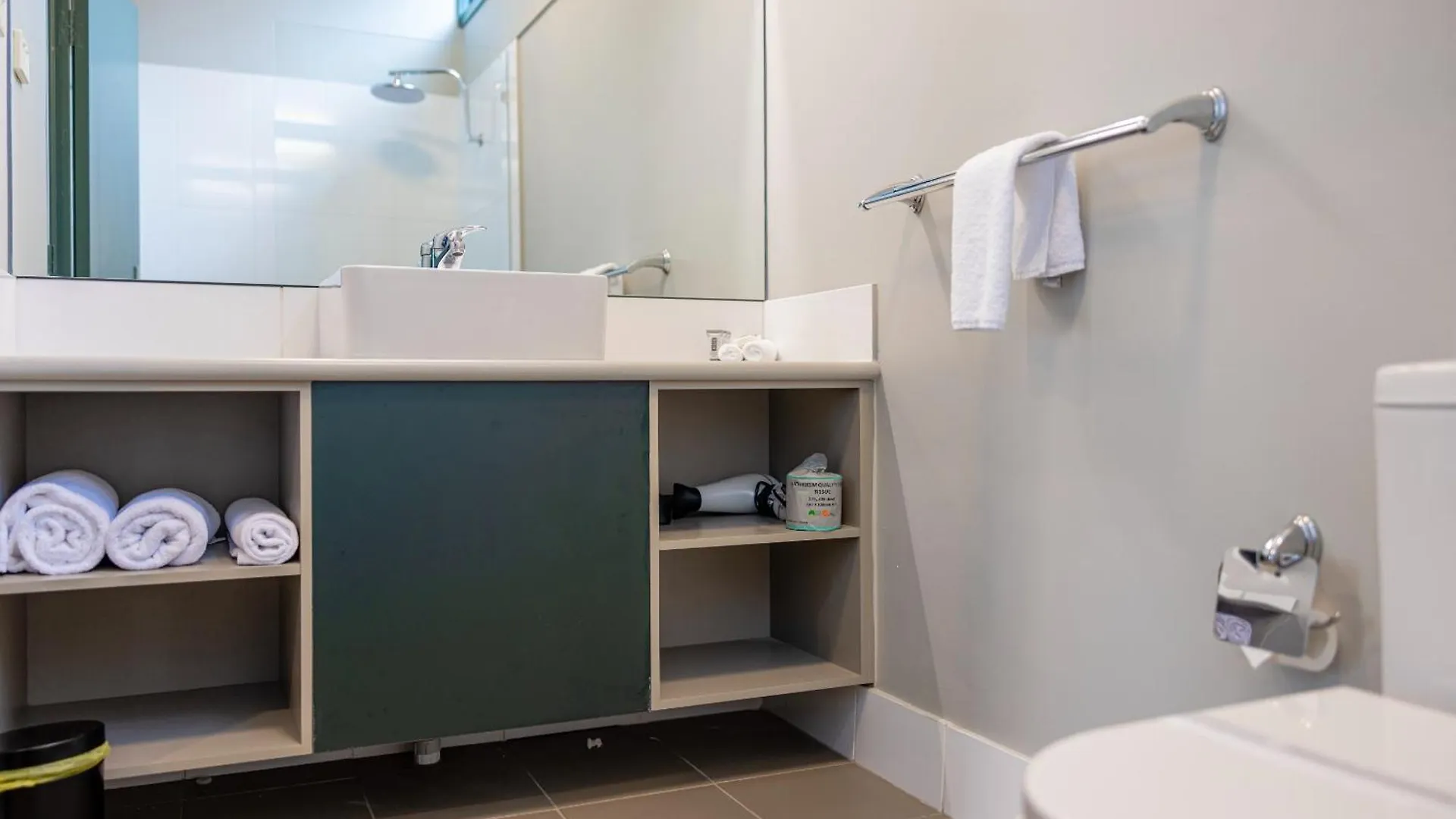 ***  Everton Park Hotel Brisbane Australia